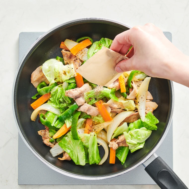 パックを破って万能調味料に