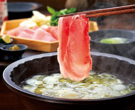 ネギと共に豚を味わう